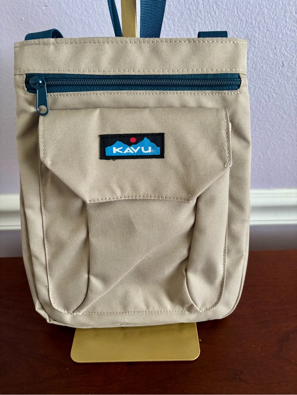 KAVU Crossbody Messenger Bag Beige Canvas Travel Utility Organizer Adjustable - Picture 3 of 12